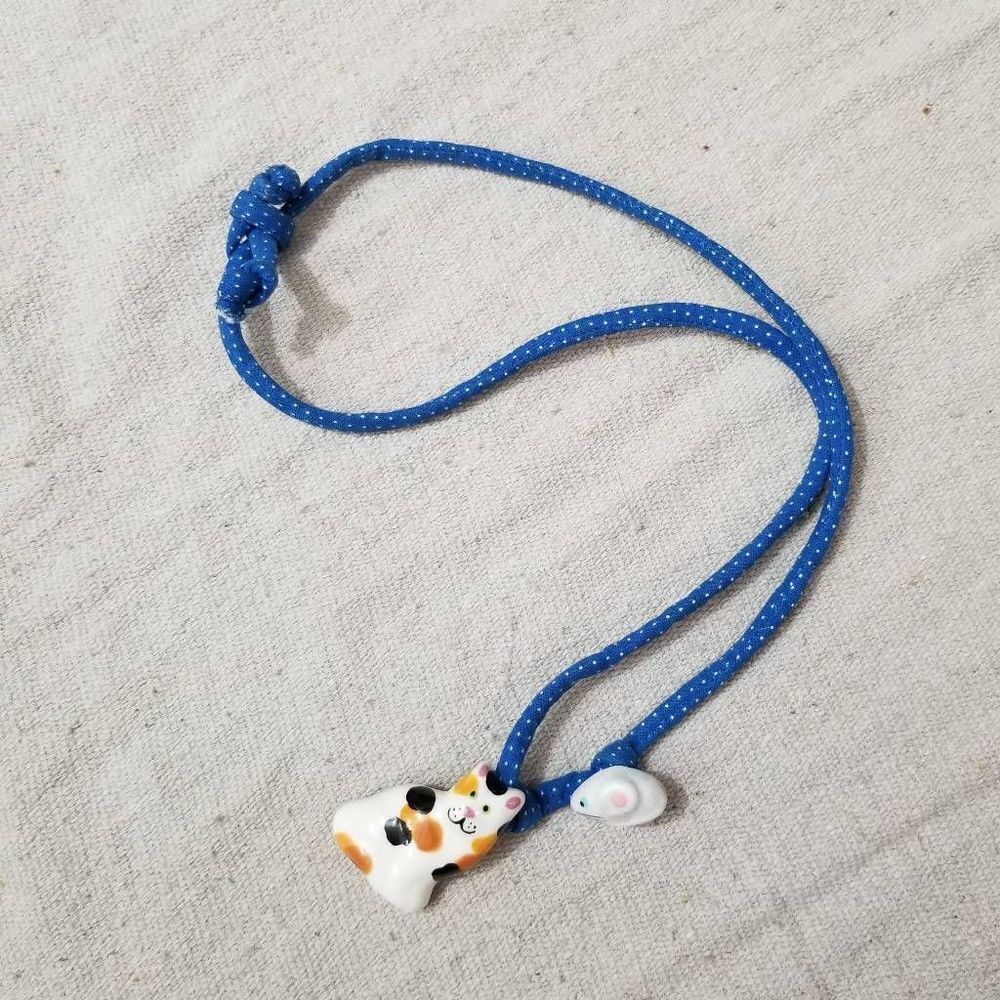 Flying Colors vintage ceramic cat and mouse necklace